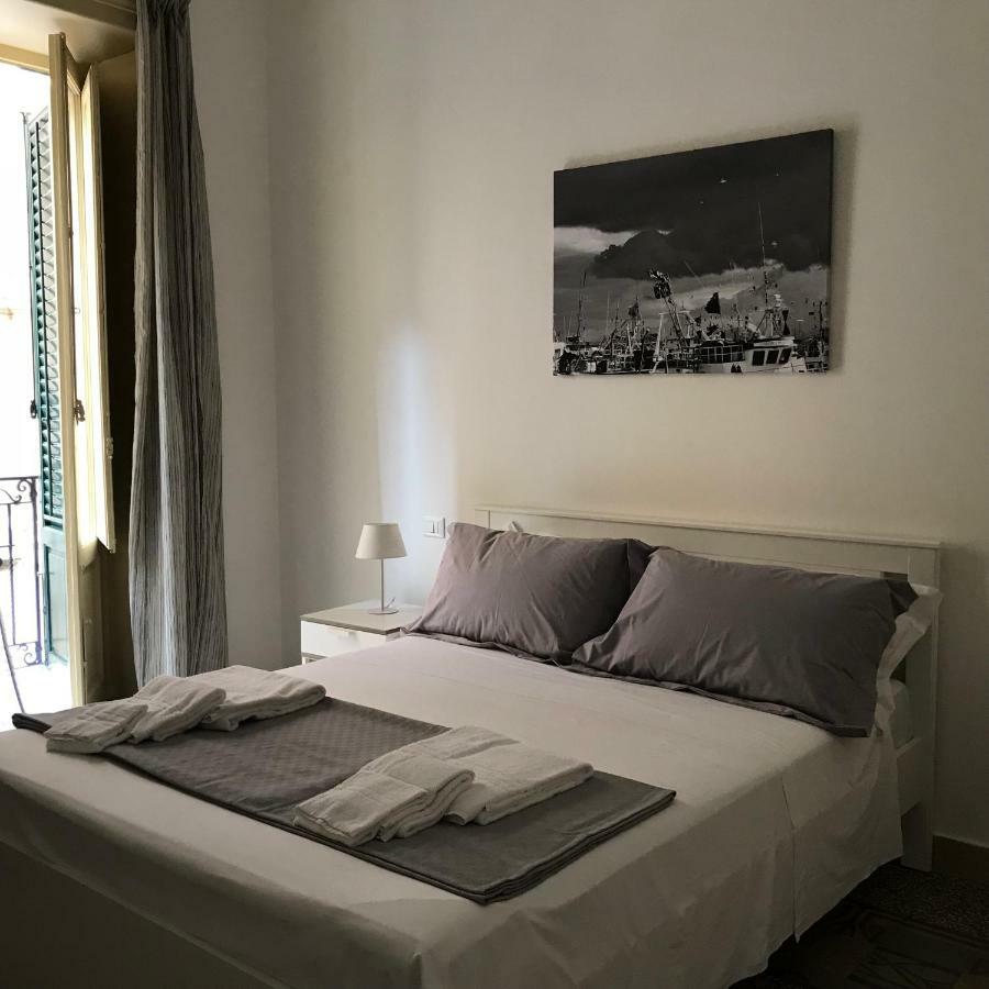 Fofino'S Rooms Palermo Exteriör bild